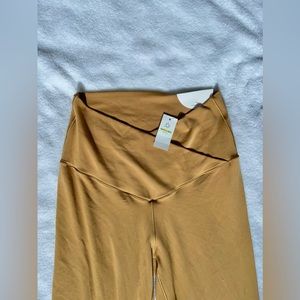 New with tags Offline Hi-Rise flare Aerie leggings size medium